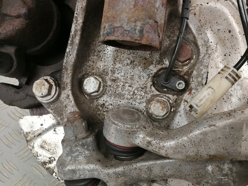 6764443 mcperson clemă articulație brațe de comandă bară stânga față BMW E90 E91 LCI Product image