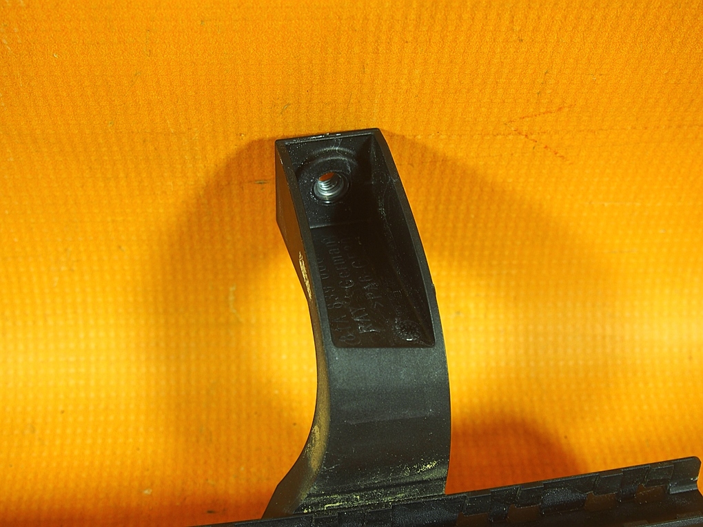 Audi Q2 81A 32KM Ghid geam spate DREAPTA 81a839068 Product image