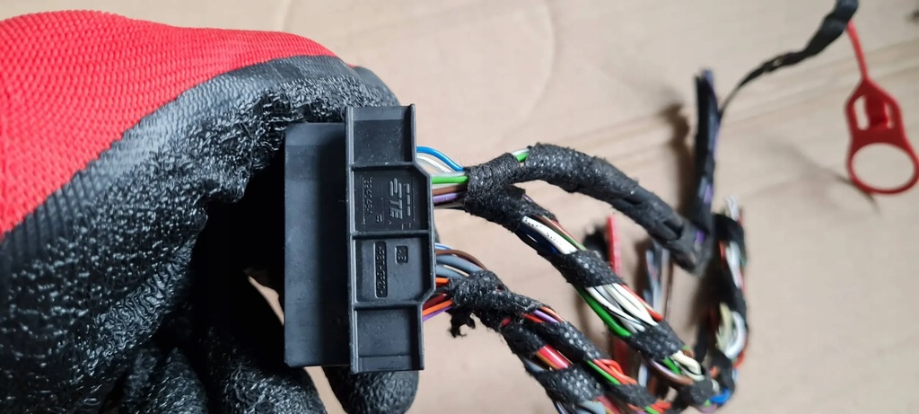 A5 8W CONECTOR RADIO ștecher 8X0035444 Q5 Q3 A6 A4 B9 Q3 Q7 4M Product image