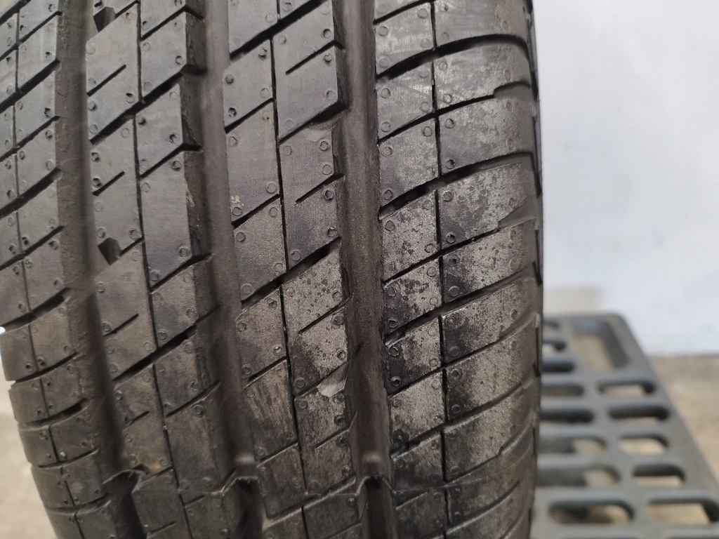 Sulture 215/75R16C Continental Vanco 2 116/114R 11r Wrestling Product image