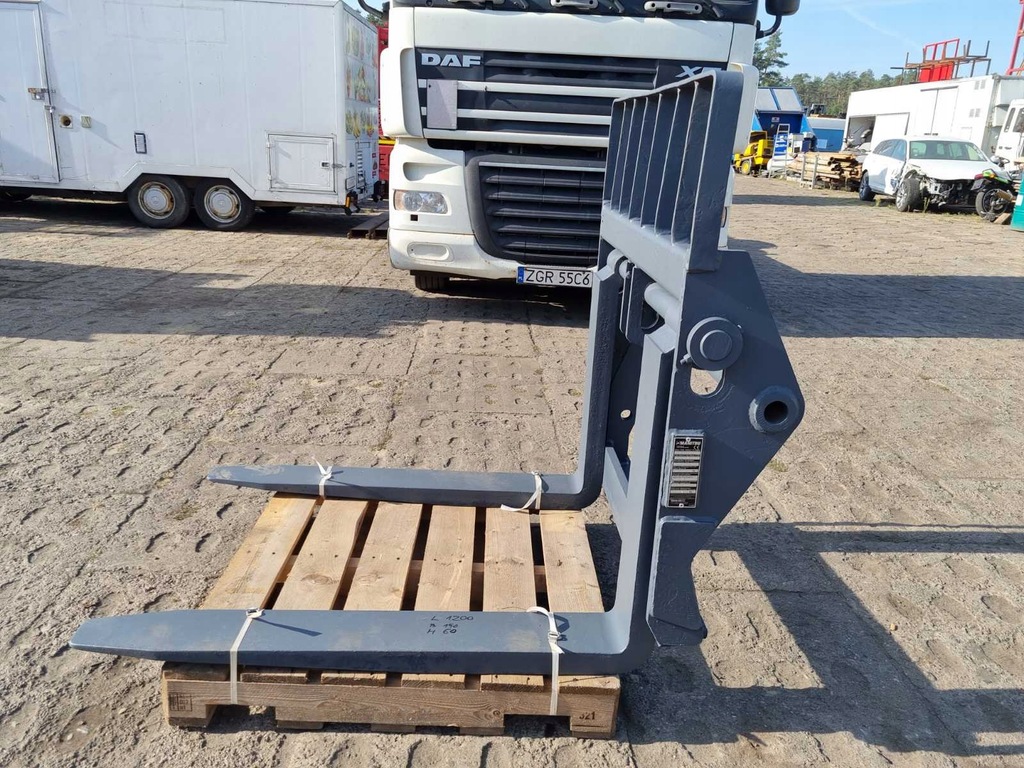 CARAT CU FURCI RABATANTE PFB 5 tone * MANITOU * MERLO * import Germania Product image