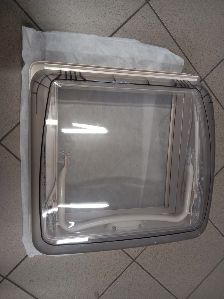 DOMETIC MINI HEKI FEREASTRĂ DE ACOPEȘ CU VENTILARE 40x40 cm / 43-60 mm Product image