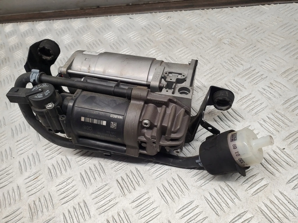 Mercedes-Benz CLS C218 X218 A2123200104 Kompresory Product image