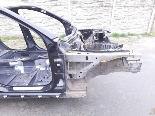 Mercedes W213 față din față dreapta sau stânga