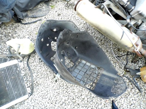 GILERA NEXUS 125 UMPLEREA CAPACĂ FRONTALĂ ÎN SPATELE VOLANULUI