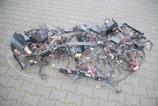 HAMARE, INSTALARE PRINCIPALA, CENTRU COMPARTIMENT MOTOR, AUDI A8 D3 6.0 W12