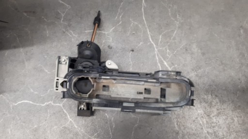 8p1837885a Fixarea mânerului stâng față audi A4 B6