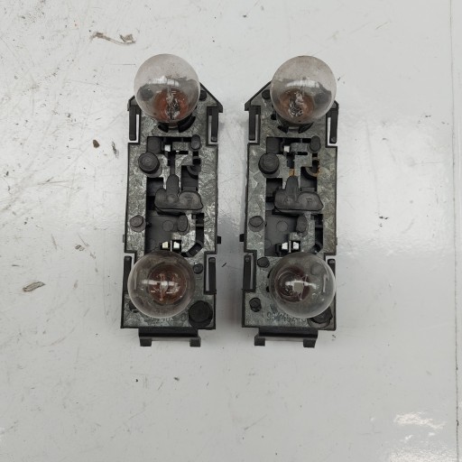FORD GALAXY MK1 INSERȚIE LAMPĂ STÂNGA/DREAPTA SPATE ÎN CAPOTA 7M3945257A HELLA