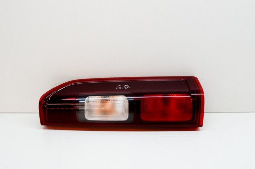 Lampa spate dreapta OPEL VAUXHALL VIVARO X82 93867969 265504656R 1.6D