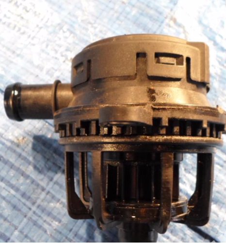 SEPARATOR ULEI AUDI A8 4.2 TDI 057103495