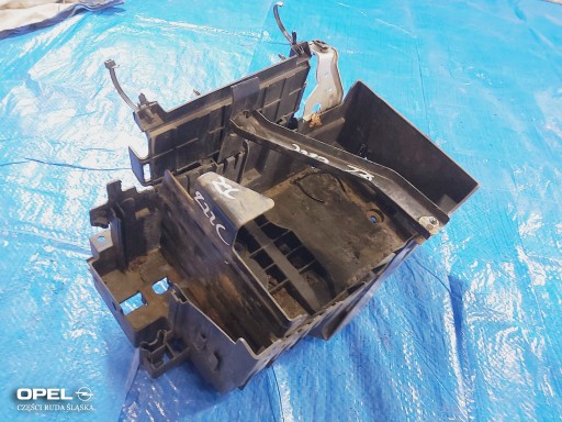 OPEL-PARTS Zafira C Astra J Carcasa baza bateriei 13354420