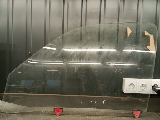 Fereastra stânga față Toyota Hiace IV 98-01R