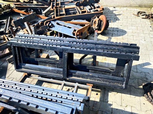 stivuitor cu placă frontală > TUR > încărcător > tractor > stivuitor cu furcă
