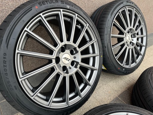 SKODA SUPERB 3 ROȚI DE VARĂ 235/40R19 AEZ NOU RIKEN